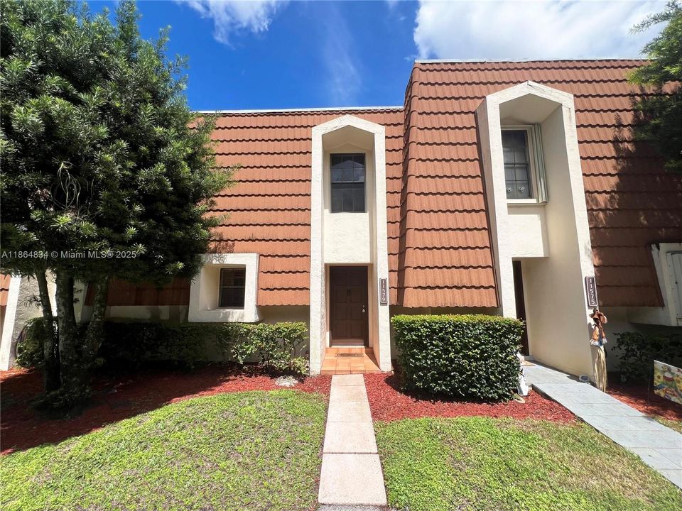 Recently Sold: $350,000 (2 beds, 2 baths, 1616 Square Feet)