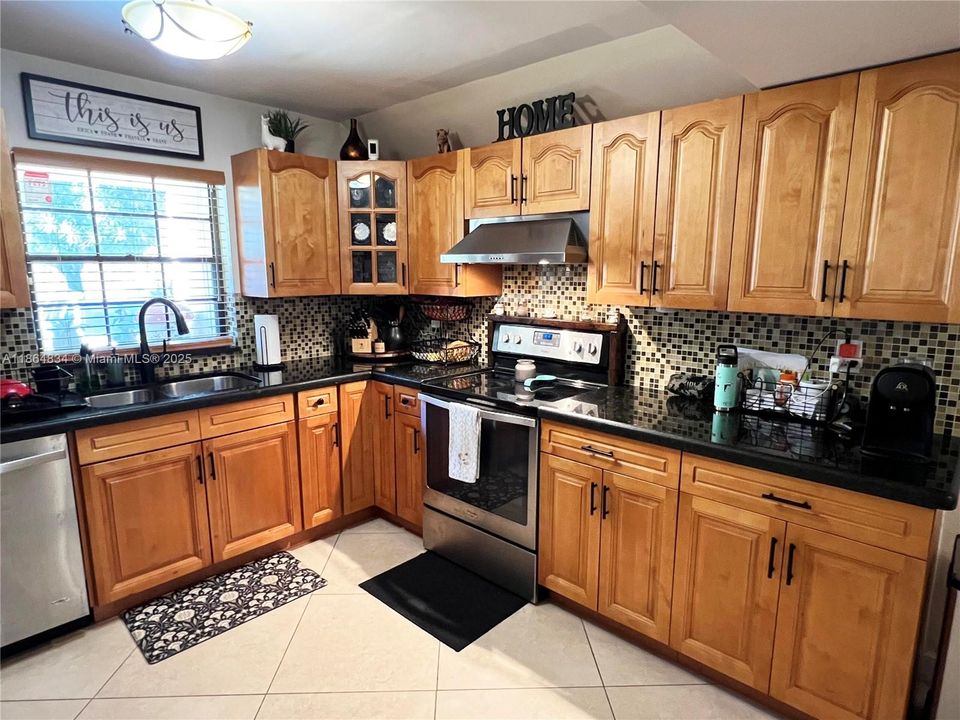 Recently Sold: $350,000 (2 beds, 2 baths, 1616 Square Feet)