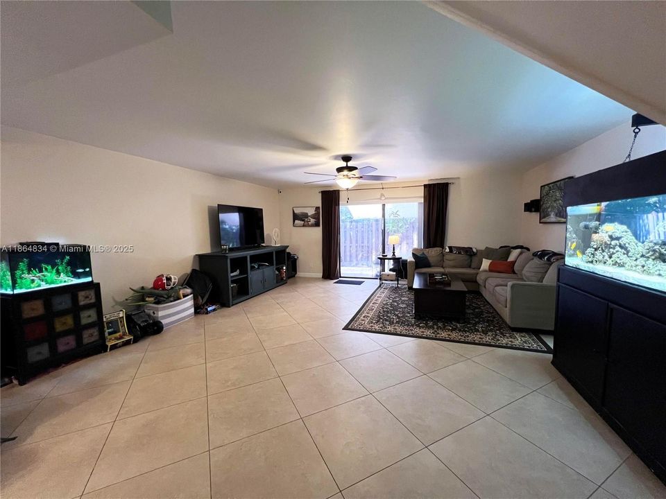 Recently Sold: $350,000 (2 beds, 2 baths, 1616 Square Feet)