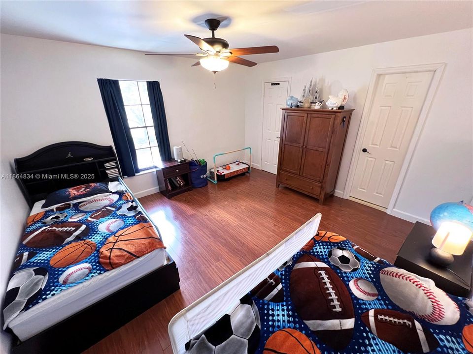 Recently Sold: $350,000 (2 beds, 2 baths, 1616 Square Feet)