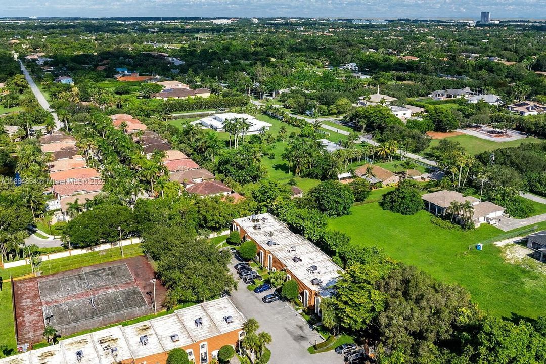 Recently Sold: $350,000 (2 beds, 2 baths, 1616 Square Feet)