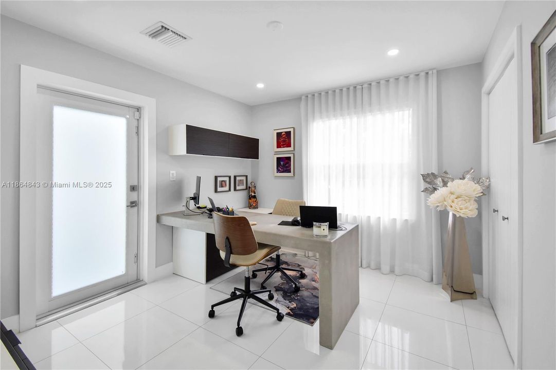 В аренду: $14,000 (3 спален, 2 ванн, 1640 Квадратных фут)