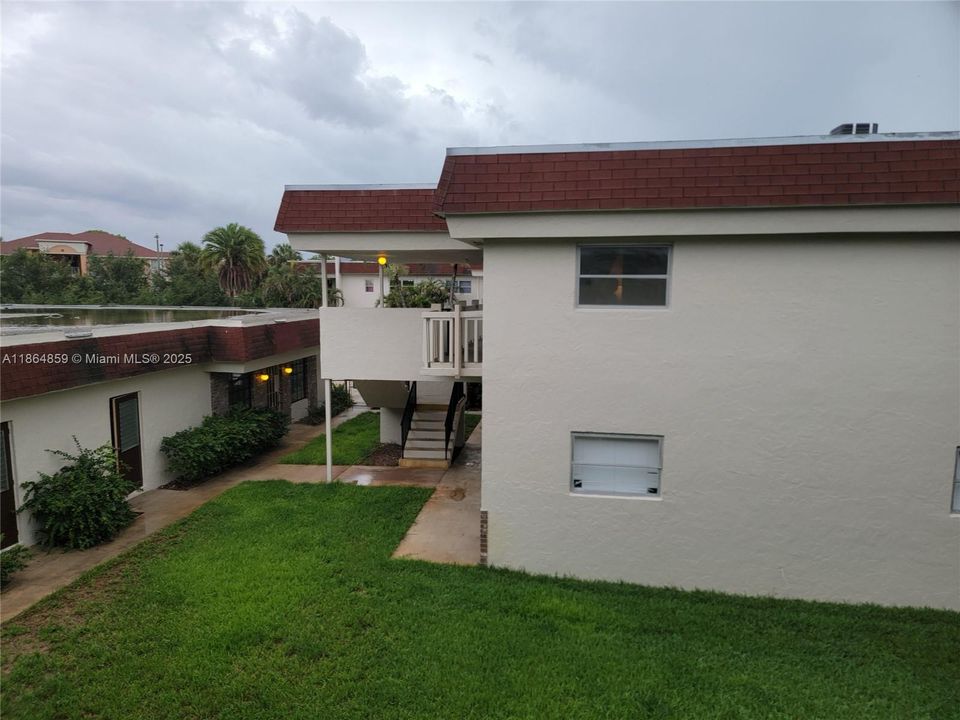 Active With Contract: $1,500 (1 beds, 1 baths, 670 Square Feet)