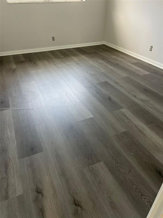 Active With Contract: $1,500 (1 beds, 1 baths, 670 Square Feet)