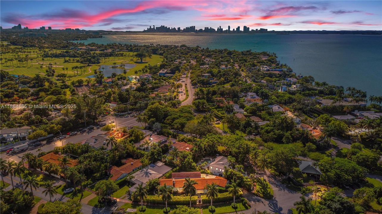 На продажу: $3,850,000 (4 спален, 4 ванн, 3495 Квадратных фут)