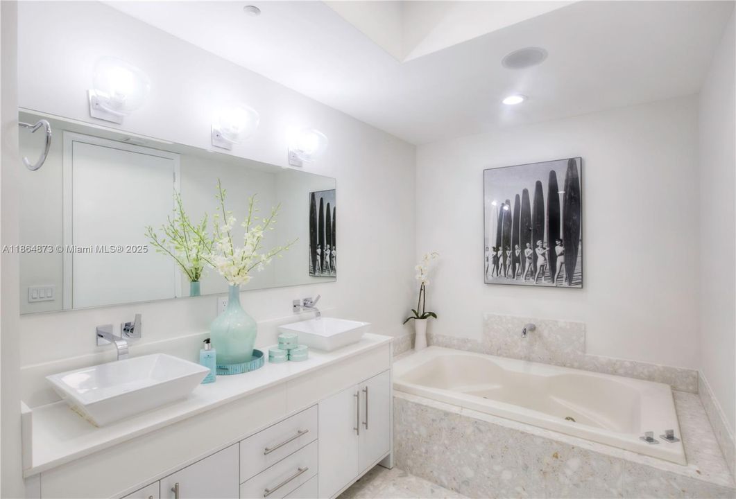 待售: $4,995,000 (2 贝兹, 2 浴室, 1591 平方英尺)