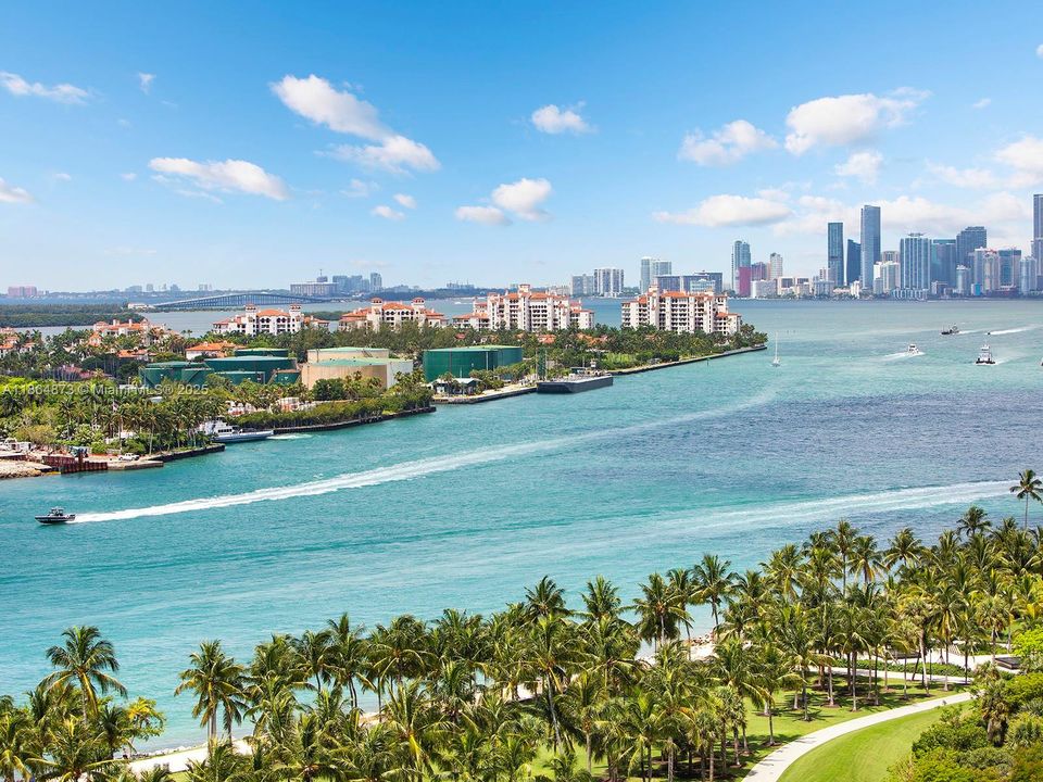 待售: $4,995,000 (2 贝兹, 2 浴室, 1591 平方英尺)