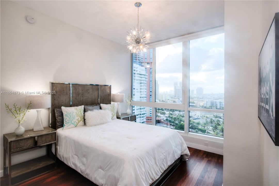 待售: $4,995,000 (2 贝兹, 2 浴室, 1591 平方英尺)