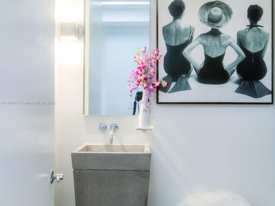 待售: $4,995,000 (2 贝兹, 2 浴室, 1591 平方英尺)