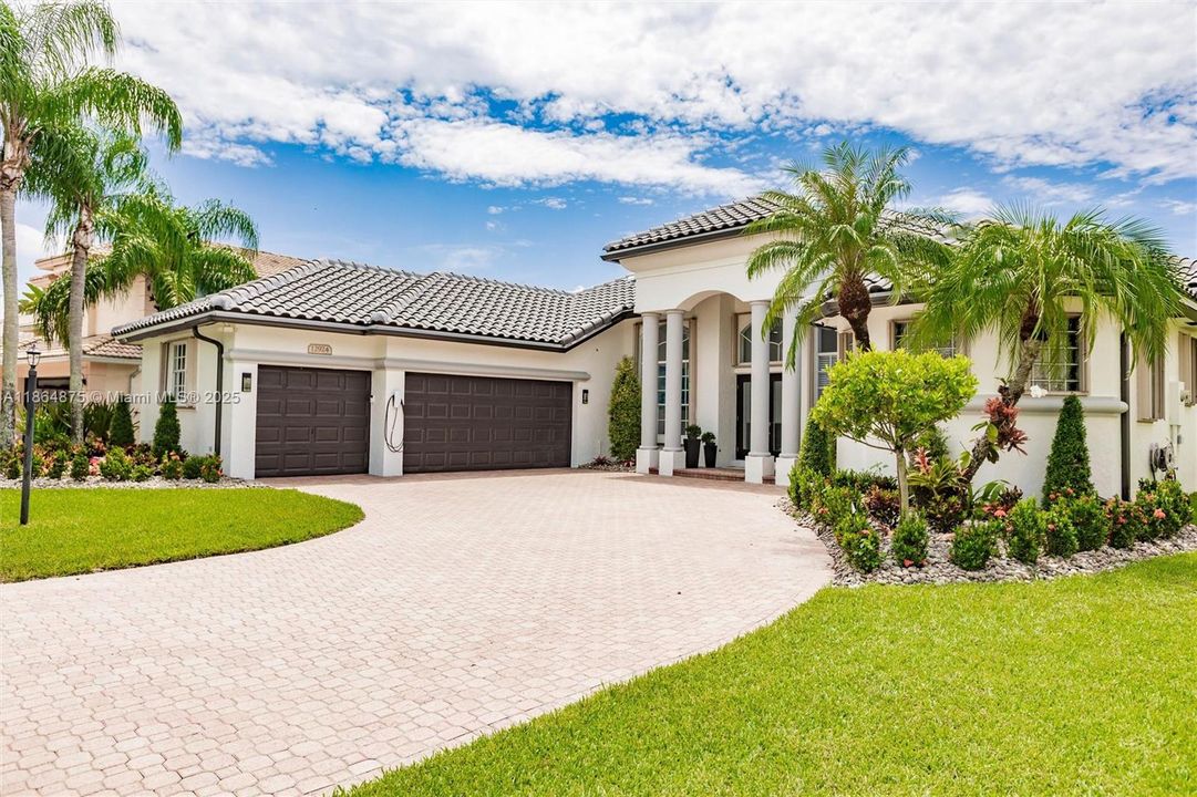 Vendido Recientemente: $1,349,000 (5 camas, 3 baños, 2829 Pies cuadrados)