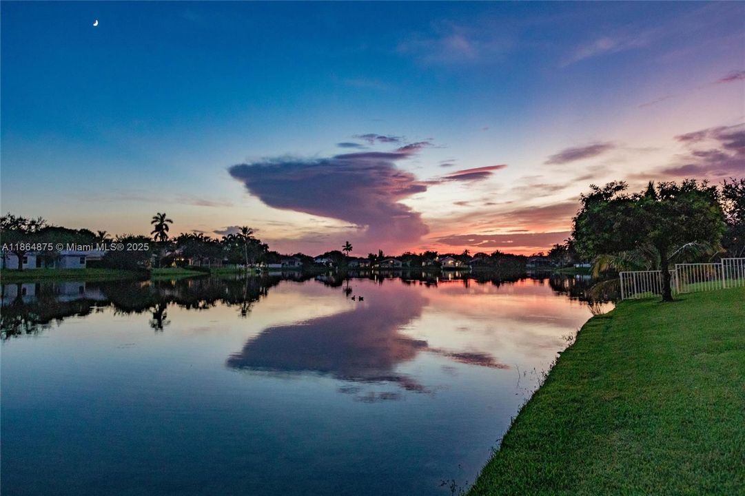 Vendido Recientemente: $1,349,000 (5 camas, 3 baños, 2829 Pies cuadrados)