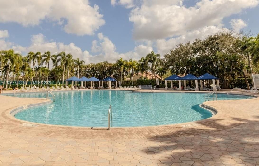 Vendido Recientemente: $1,349,000 (5 camas, 3 baños, 2829 Pies cuadrados)