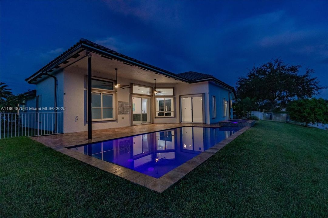Vendido Recientemente: $1,349,000 (5 camas, 3 baños, 2829 Pies cuadrados)