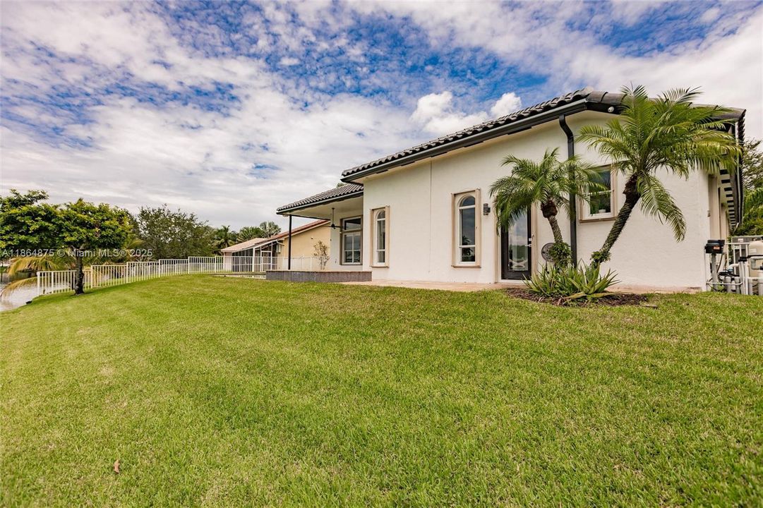 Vendido Recientemente: $1,349,000 (5 camas, 3 baños, 2829 Pies cuadrados)