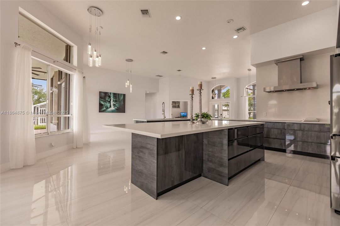 Vendido Recientemente: $1,349,000 (5 camas, 3 baños, 2829 Pies cuadrados)