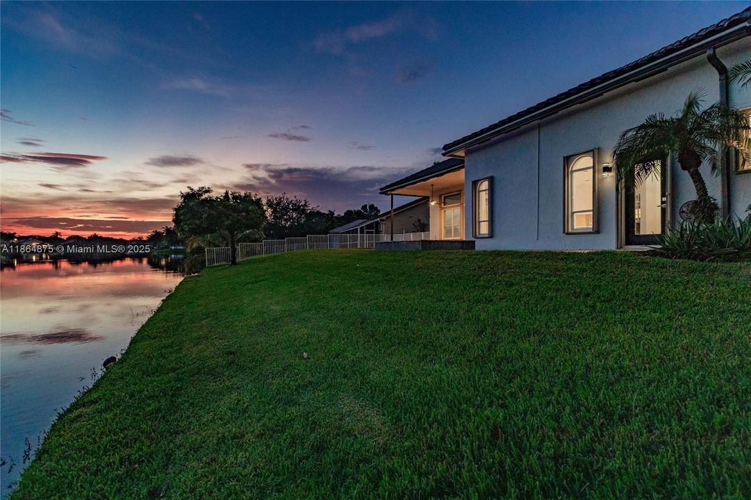 Vendido Recientemente: $1,349,000 (5 camas, 3 baños, 2829 Pies cuadrados)