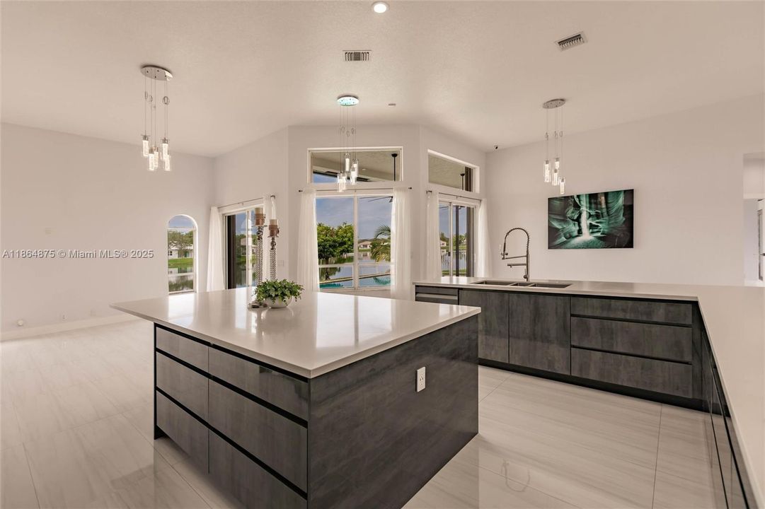 Vendido Recientemente: $1,349,000 (5 camas, 3 baños, 2829 Pies cuadrados)