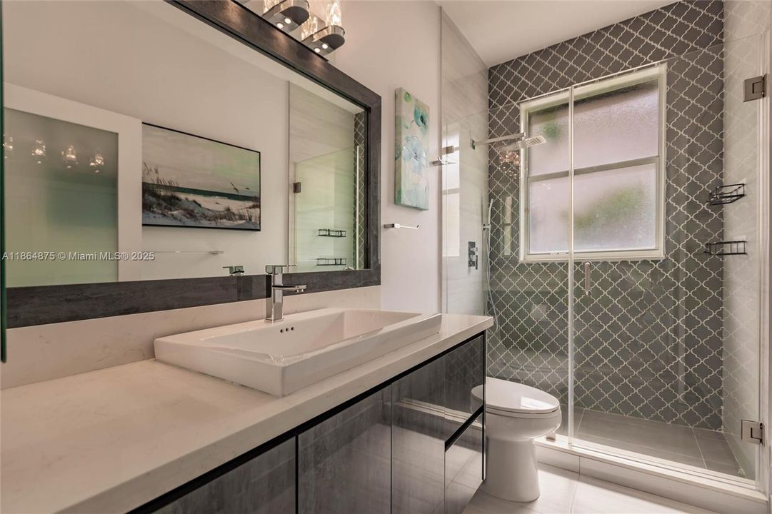 Vendido Recientemente: $1,349,000 (5 camas, 3 baños, 2829 Pies cuadrados)