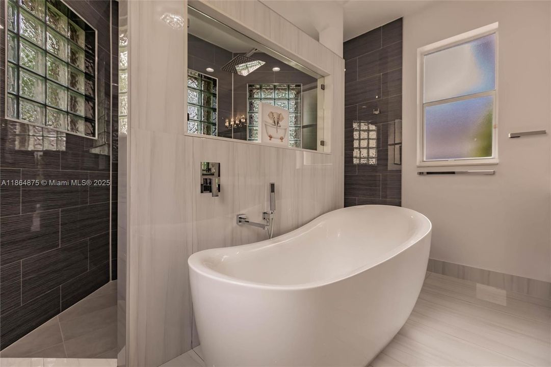 Vendido Recientemente: $1,349,000 (5 camas, 3 baños, 2829 Pies cuadrados)