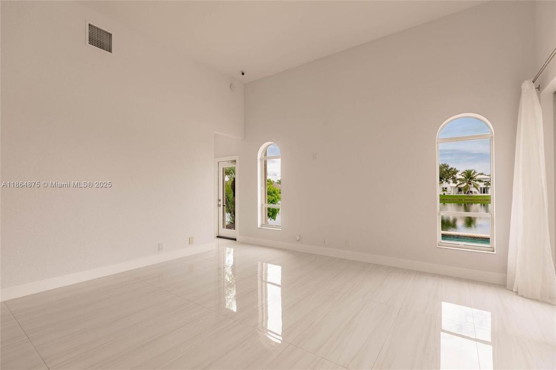 Vendido Recientemente: $1,349,000 (5 camas, 3 baños, 2829 Pies cuadrados)