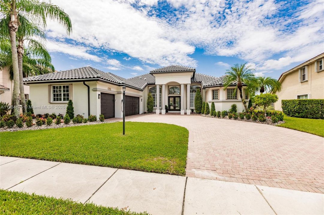 Vendido Recientemente: $1,349,000 (5 camas, 3 baños, 2829 Pies cuadrados)