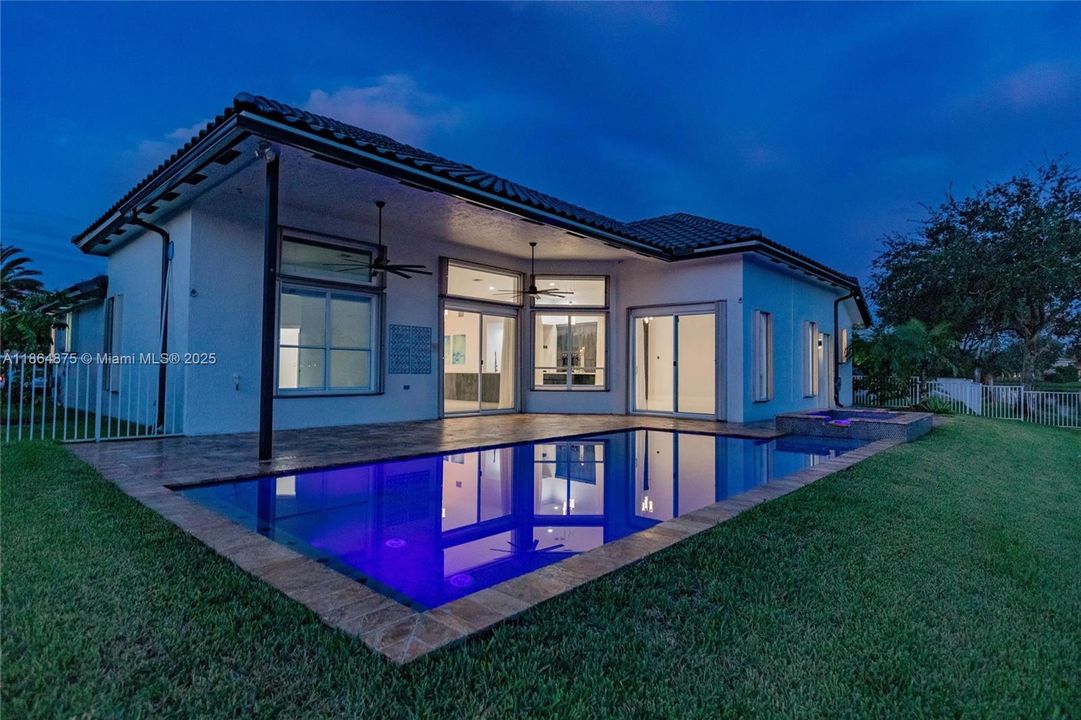 Vendido Recientemente: $1,349,000 (5 camas, 3 baños, 2829 Pies cuadrados)