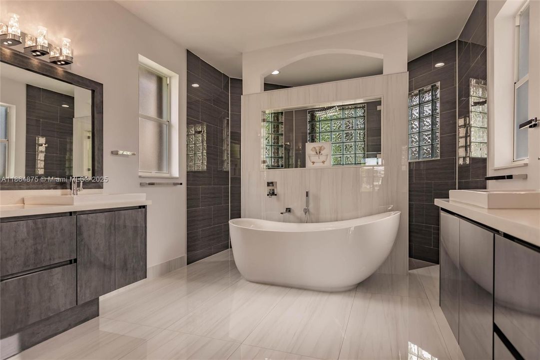 Vendido Recientemente: $1,349,000 (5 camas, 3 baños, 2829 Pies cuadrados)