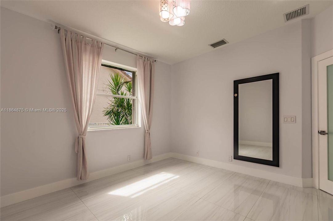 Vendido Recientemente: $1,349,000 (5 camas, 3 baños, 2829 Pies cuadrados)