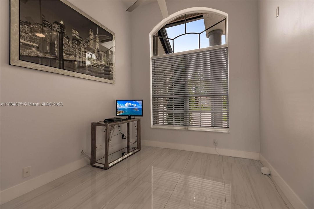 Vendido Recientemente: $1,349,000 (5 camas, 3 baños, 2829 Pies cuadrados)