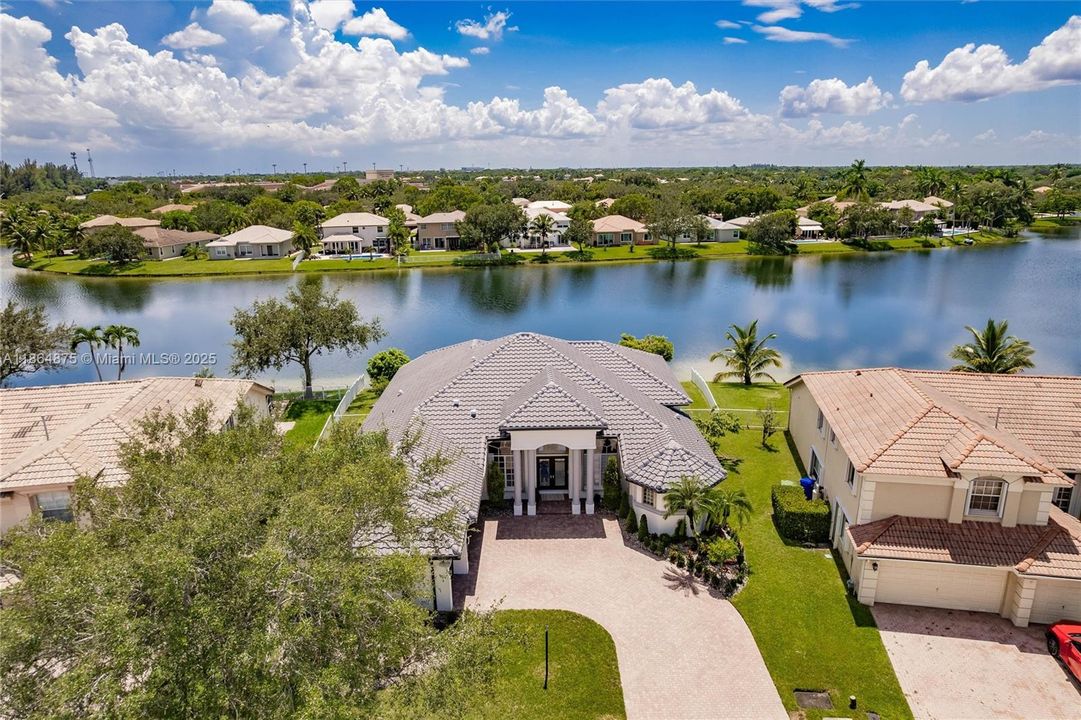 Vendido Recientemente: $1,349,000 (5 camas, 3 baños, 2829 Pies cuadrados)