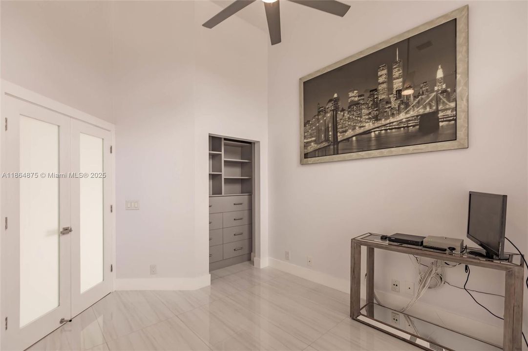 Vendido Recientemente: $1,349,000 (5 camas, 3 baños, 2829 Pies cuadrados)