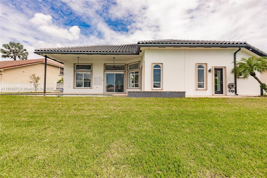 Vendido Recientemente: $1,349,000 (5 camas, 3 baños, 2829 Pies cuadrados)