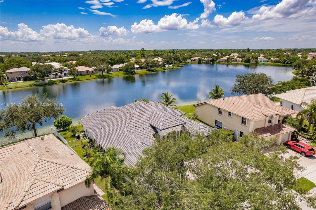 Vendido Recientemente: $1,349,000 (5 camas, 3 baños, 2829 Pies cuadrados)