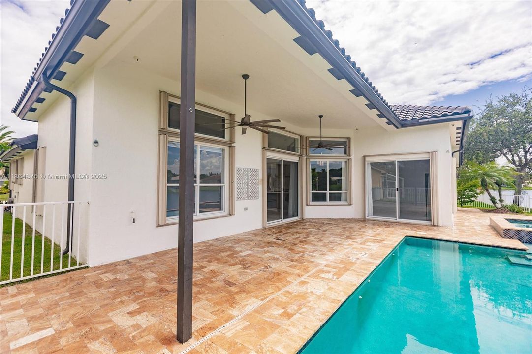 Vendido Recientemente: $1,349,000 (5 camas, 3 baños, 2829 Pies cuadrados)