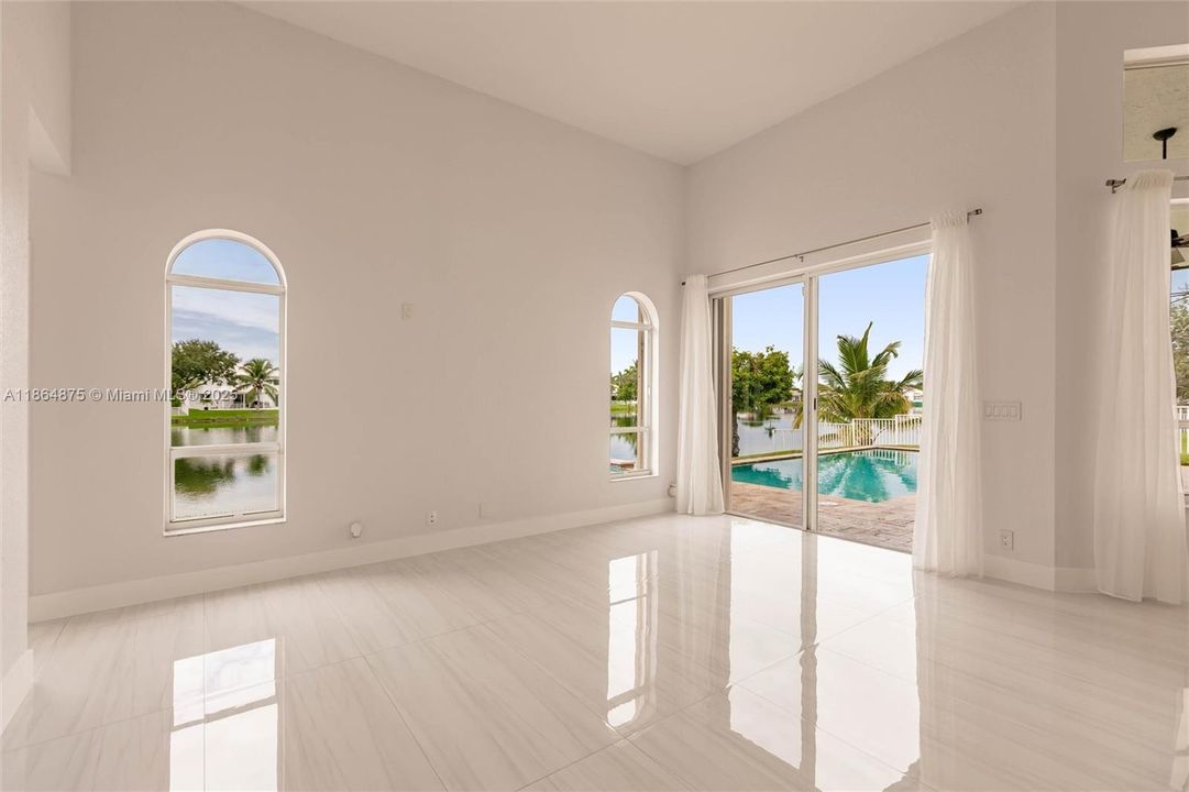 Vendido Recientemente: $1,349,000 (5 camas, 3 baños, 2829 Pies cuadrados)