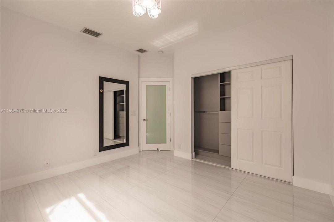 Vendido Recientemente: $1,349,000 (5 camas, 3 baños, 2829 Pies cuadrados)