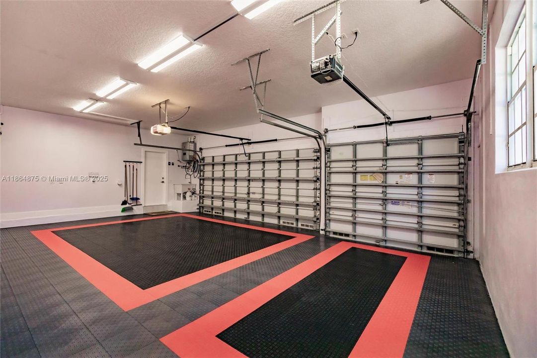 Vendido Recientemente: $1,349,000 (5 camas, 3 baños, 2829 Pies cuadrados)