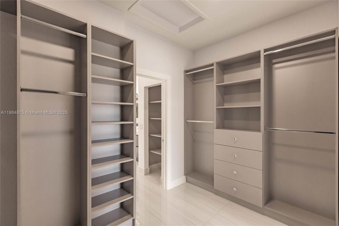 Vendido Recientemente: $1,349,000 (5 camas, 3 baños, 2829 Pies cuadrados)