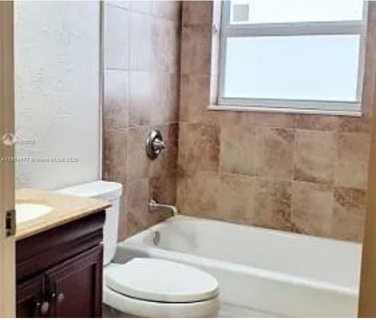 最近租的: $2,900 (3 贝兹, 2 浴室, 1301 平方英尺)