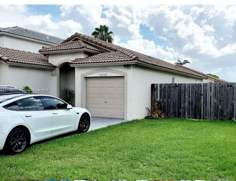 最近租的: $2,900 (3 贝兹, 2 浴室, 1301 平方英尺)