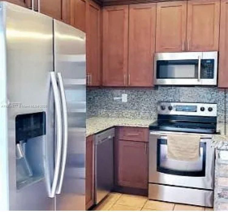 最近租的: $2,900 (3 贝兹, 2 浴室, 1301 平方英尺)