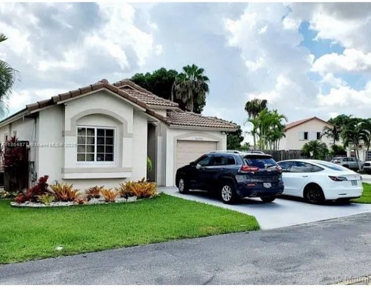 最近租的: $2,900 (3 贝兹, 2 浴室, 1301 平方英尺)