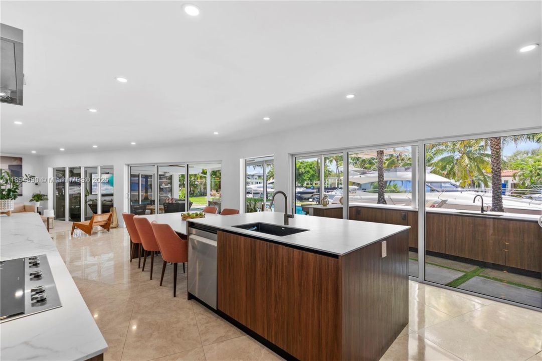 Active With Contract: $3,295,000 (3 beds, 2 baths, 2569 Square Feet)