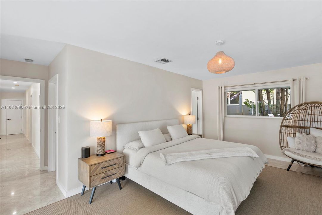 Active With Contract: $3,295,000 (3 beds, 2 baths, 2569 Square Feet)