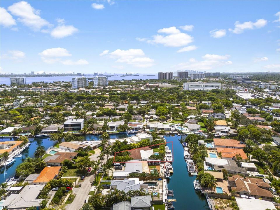 Active With Contract: $3,295,000 (3 beds, 2 baths, 2569 Square Feet)