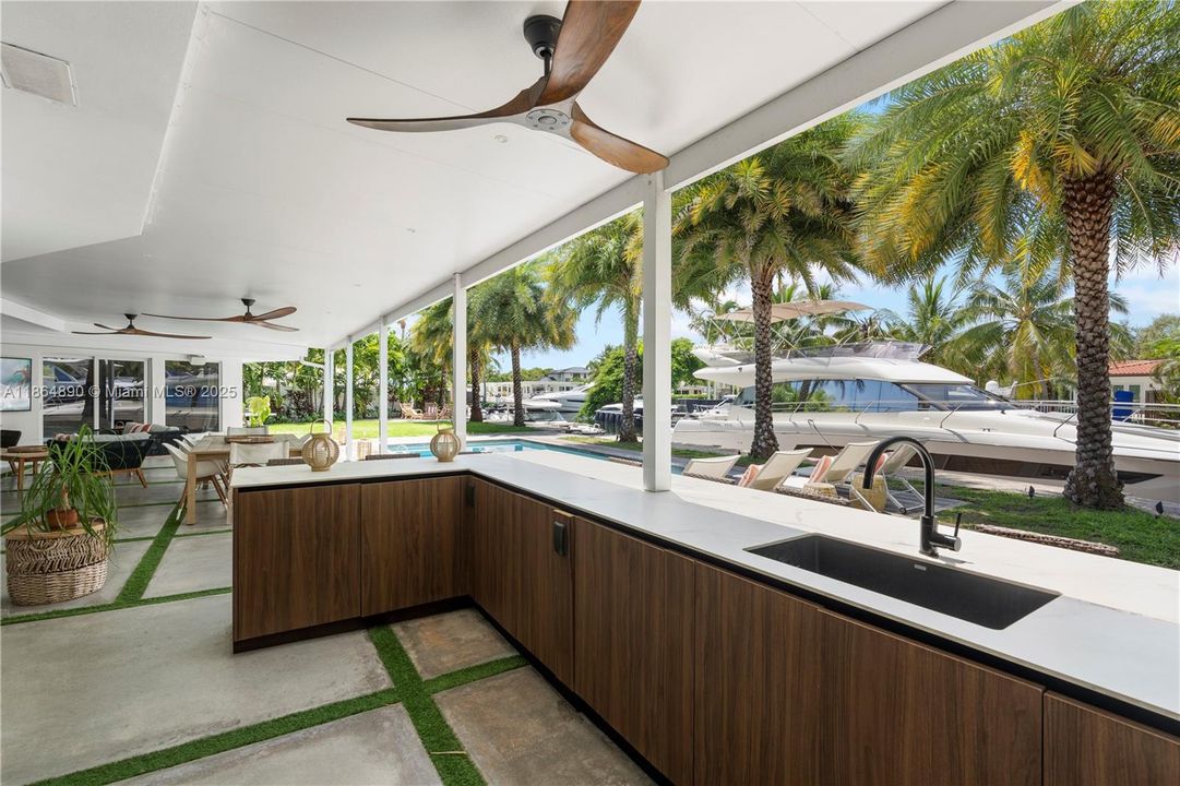 Active With Contract: $3,295,000 (3 beds, 2 baths, 2569 Square Feet)