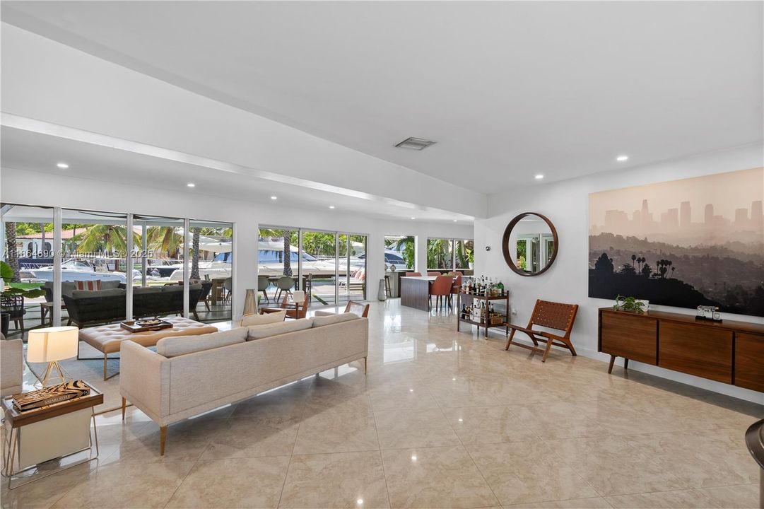 Active With Contract: $3,295,000 (3 beds, 2 baths, 2569 Square Feet)