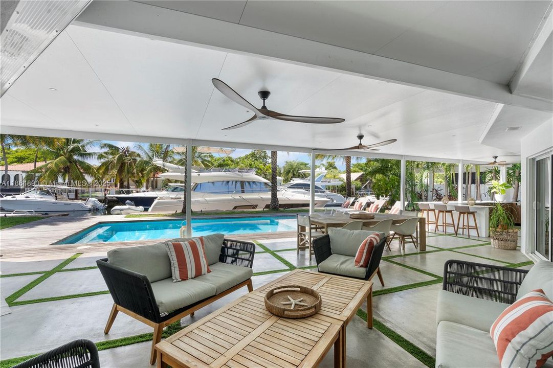 Active With Contract: $3,295,000 (3 beds, 2 baths, 2569 Square Feet)