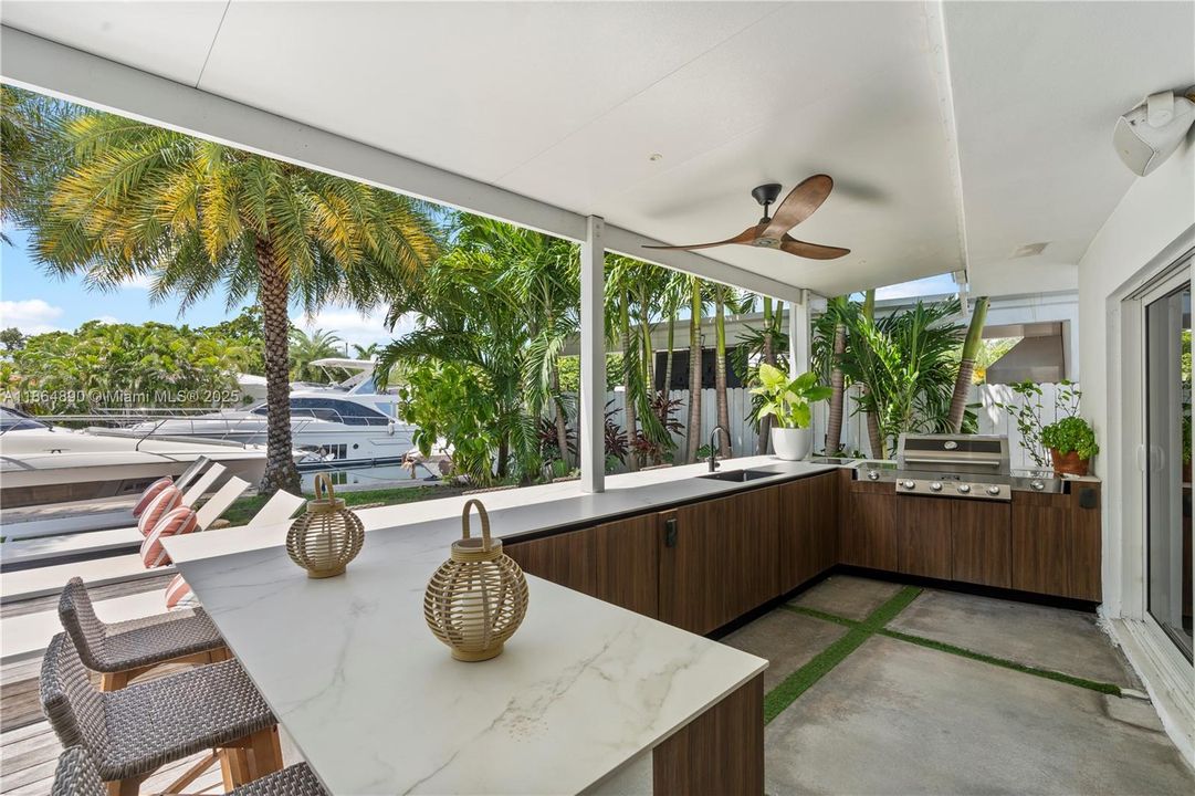 Active With Contract: $3,295,000 (3 beds, 2 baths, 2569 Square Feet)