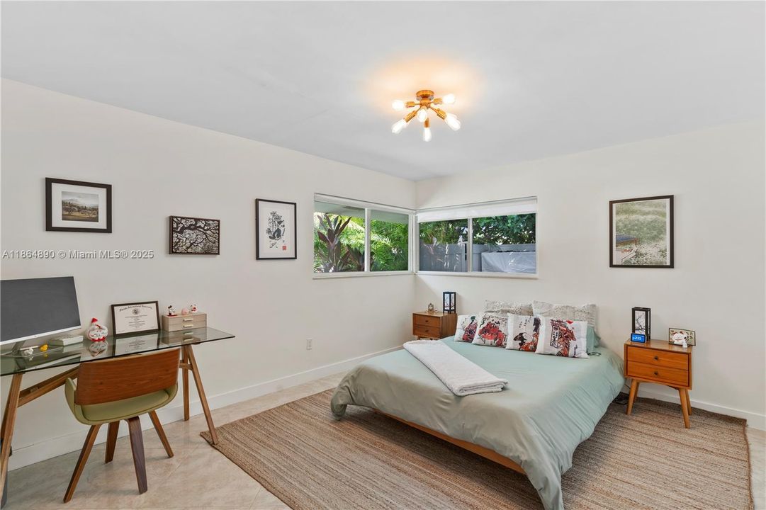 Active With Contract: $3,295,000 (3 beds, 2 baths, 2569 Square Feet)
